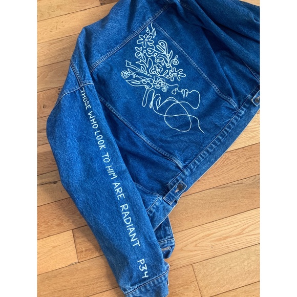 Custom painted oversized denim jacket - Picture 2 of 6